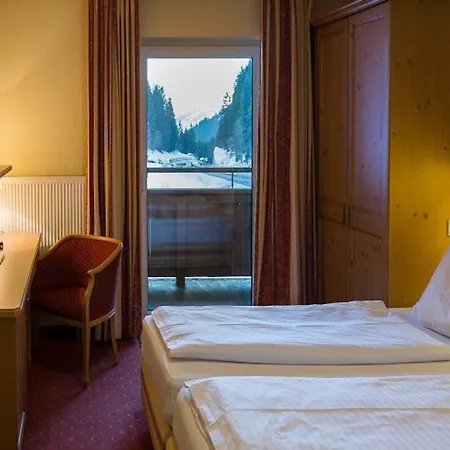 Kitzbuhler Alpen Otel 4*